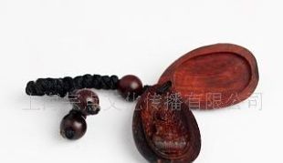 掌中雅韻 手工雕刻小葉紫檀鑰匙掛件的工藝之美與文化意蘊